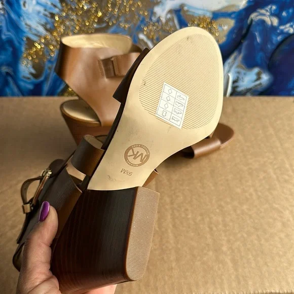 Michael Kors leather brown shoes, size 9.5 - Picture 3 of 4